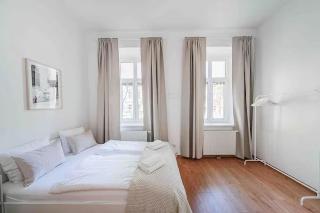 Apartments Next To Schoenbrunn - Free Parking !!! Виена Екстериор снимка