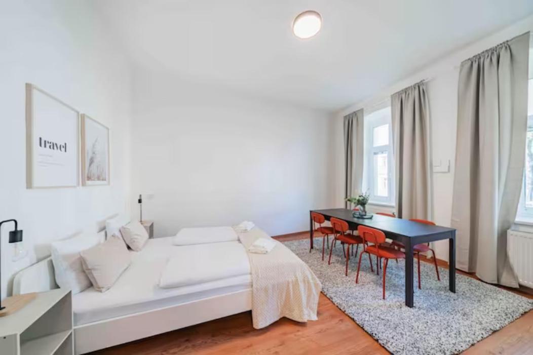 Apartments Next To Schoenbrunn - Free Parking !!! Виена Екстериор снимка