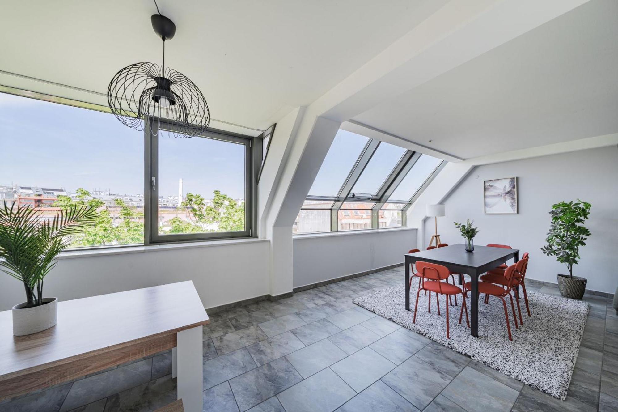 Apartments Next To Schoenbrunn - Free Parking !!! Виена Екстериор снимка
